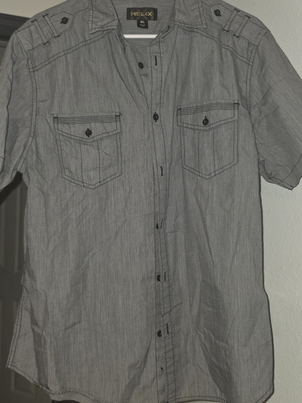 Helix Men’s Gray Short-Sleeve Button-Up Shirt